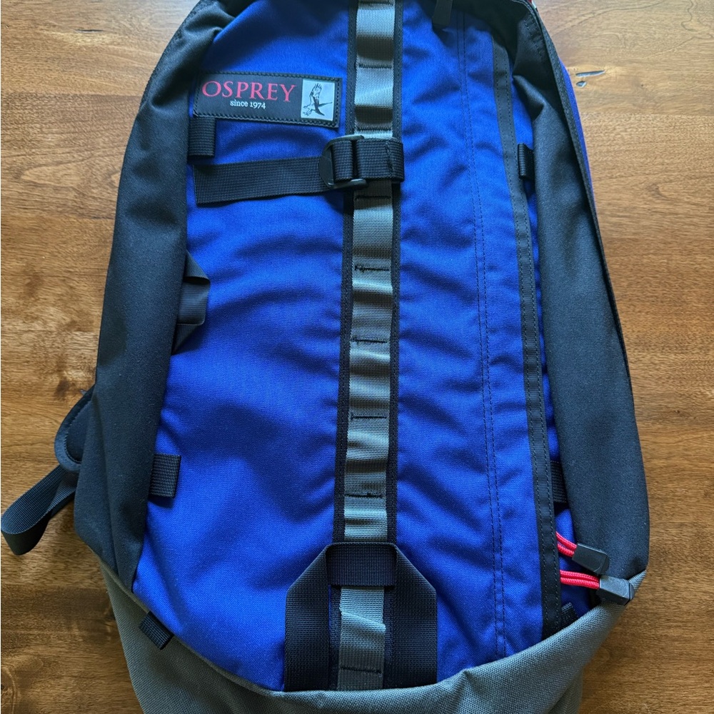OSPREY Men's Backpack in Blue and Black